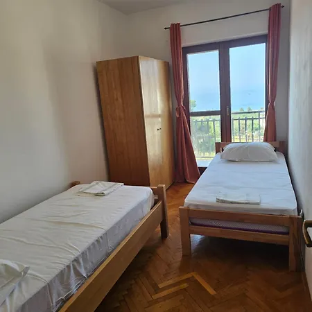 Sea View Apartment *